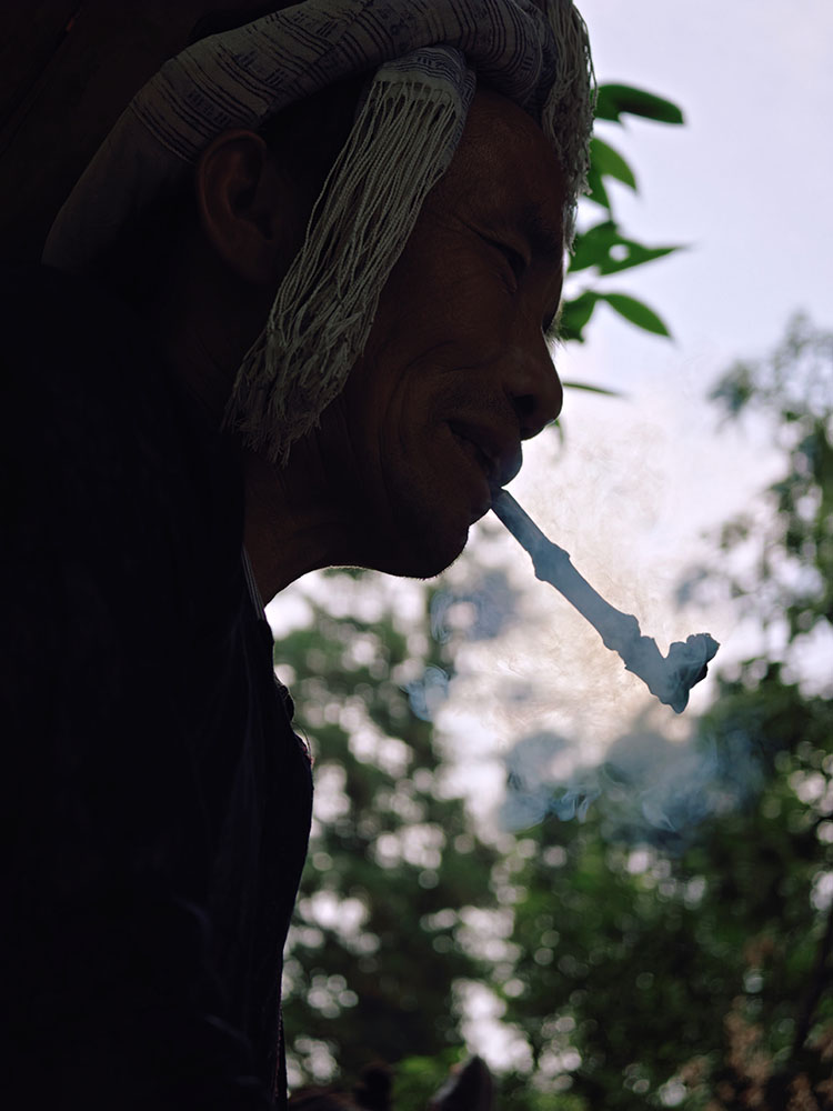 我在大山深处出神图
